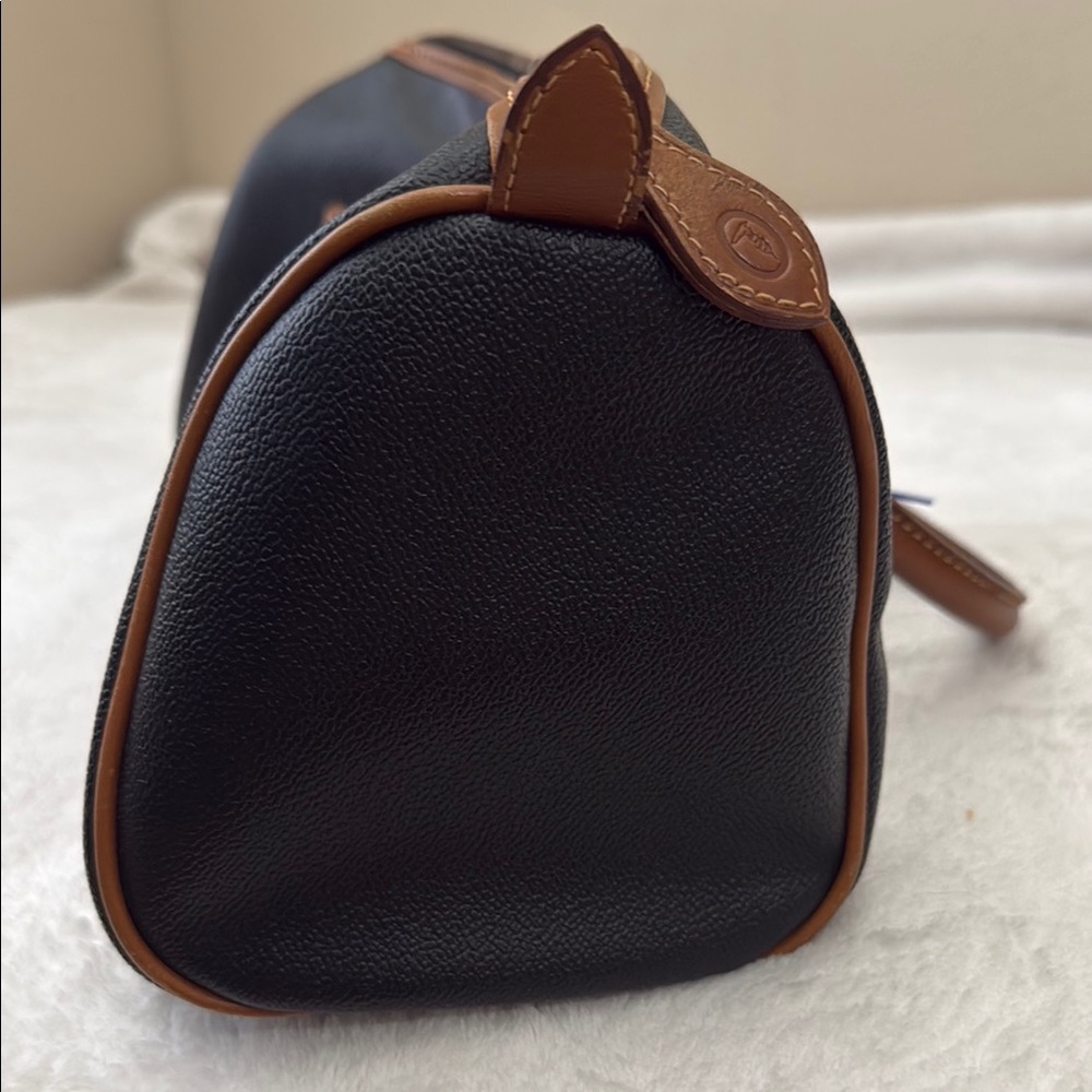 Elegant Black and Brown Leather Handbag - Picture 3 of 6